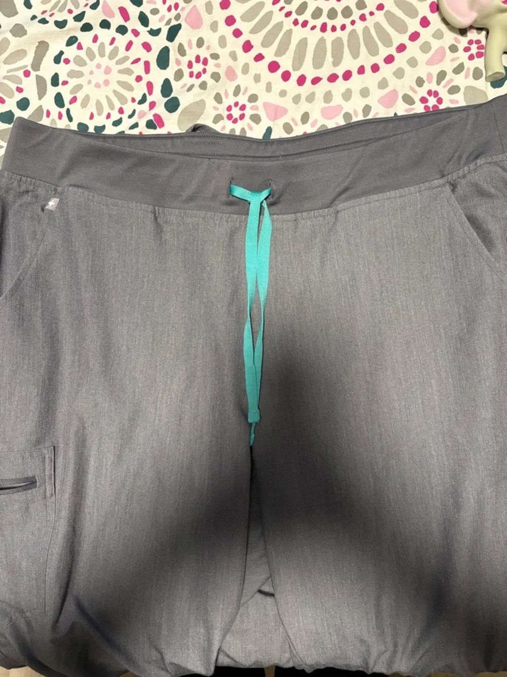 FIGS XXL Graphite Scrub set - Picture 4 of 5